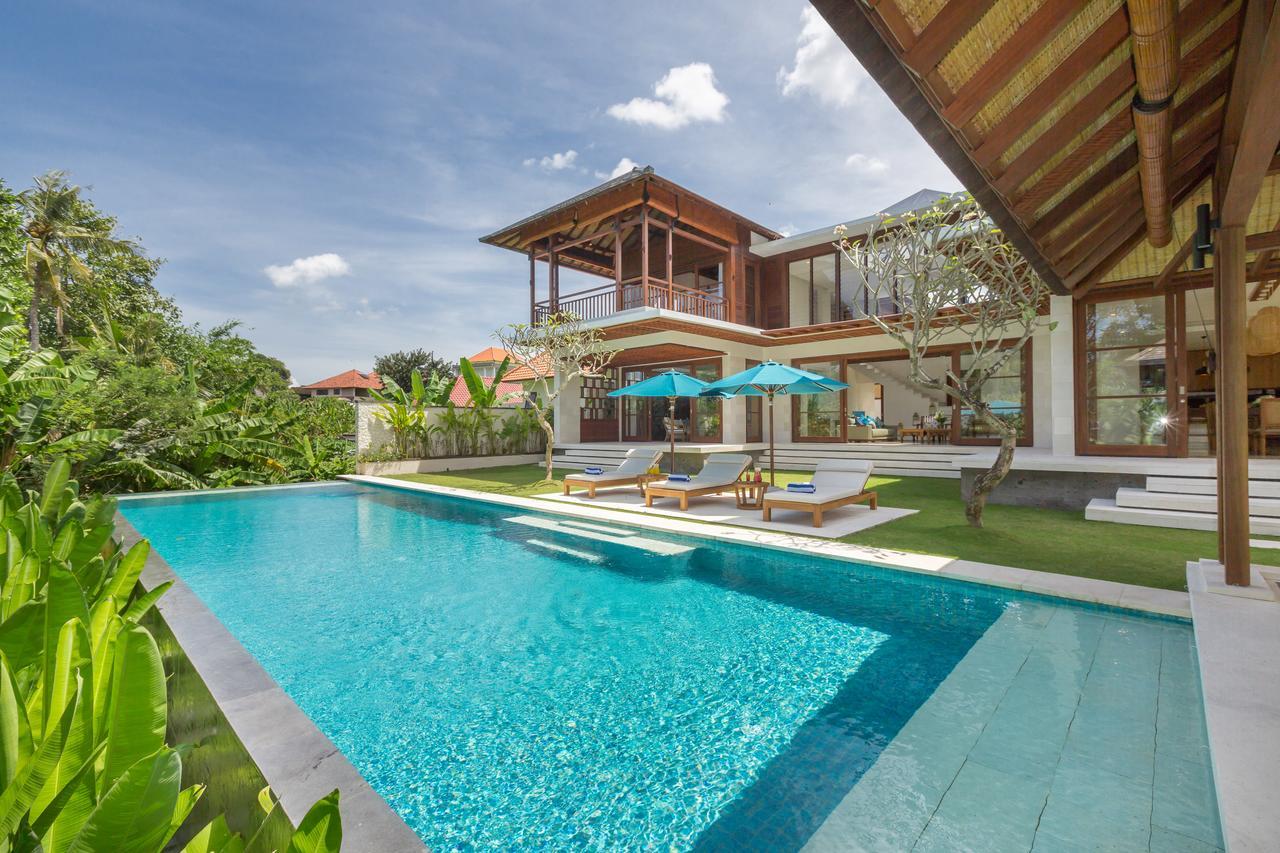 Villa Rusa Biru - Modern Villa With Private Pool And Cook In The Heart Of Berawa Canggu  Bagian luar foto