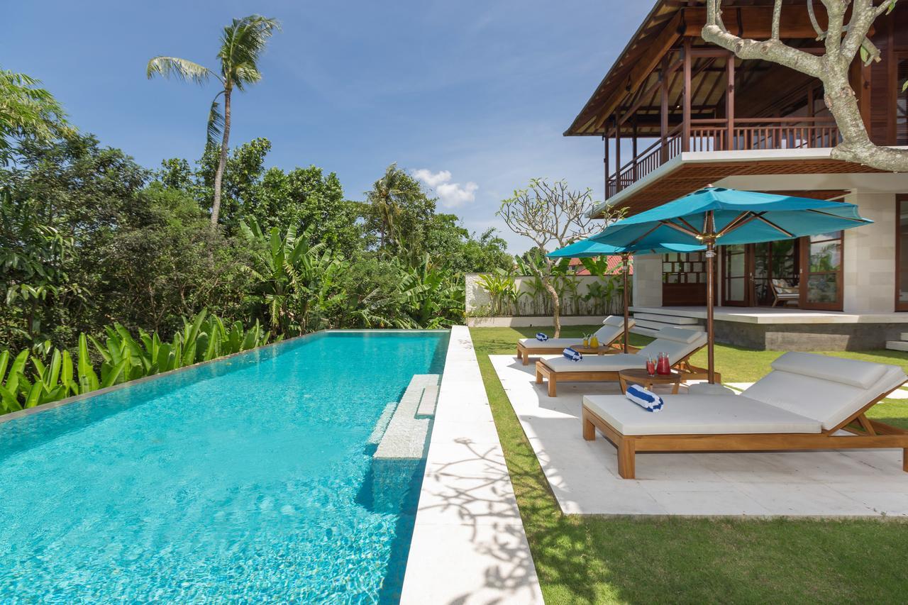Villa Rusa Biru - Modern Villa With Private Pool And Cook In The Heart Of Berawa Canggu  Bagian luar foto