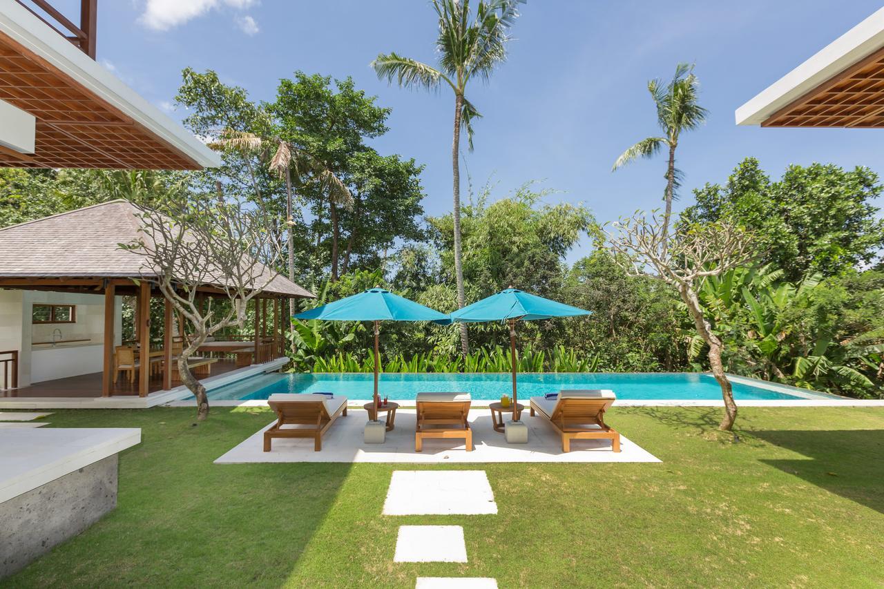 Villa Rusa Biru - Modern Villa With Private Pool And Cook In The Heart Of Berawa Canggu  Bagian luar foto