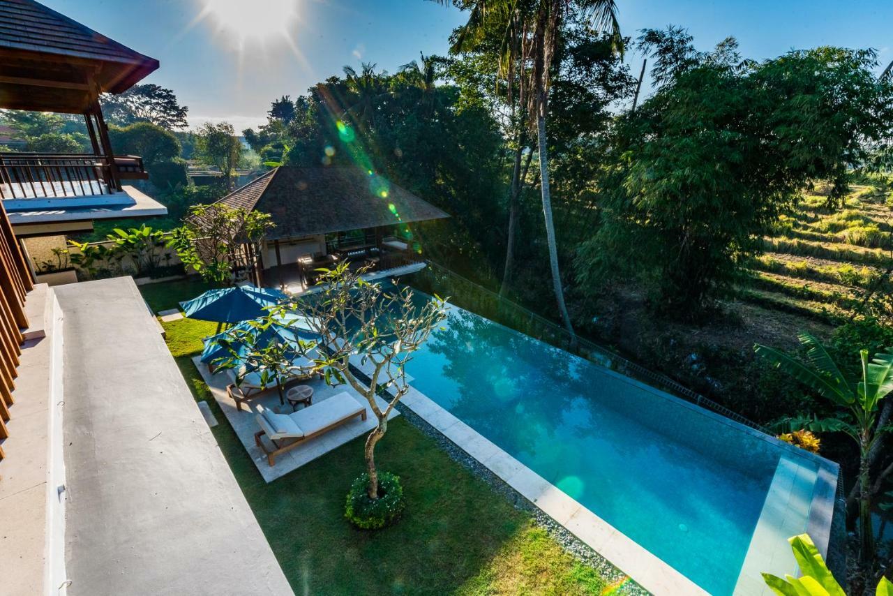 Villa Rusa Biru - Modern Villa With Private Pool And Cook In The Heart Of Berawa Canggu  Bagian luar foto