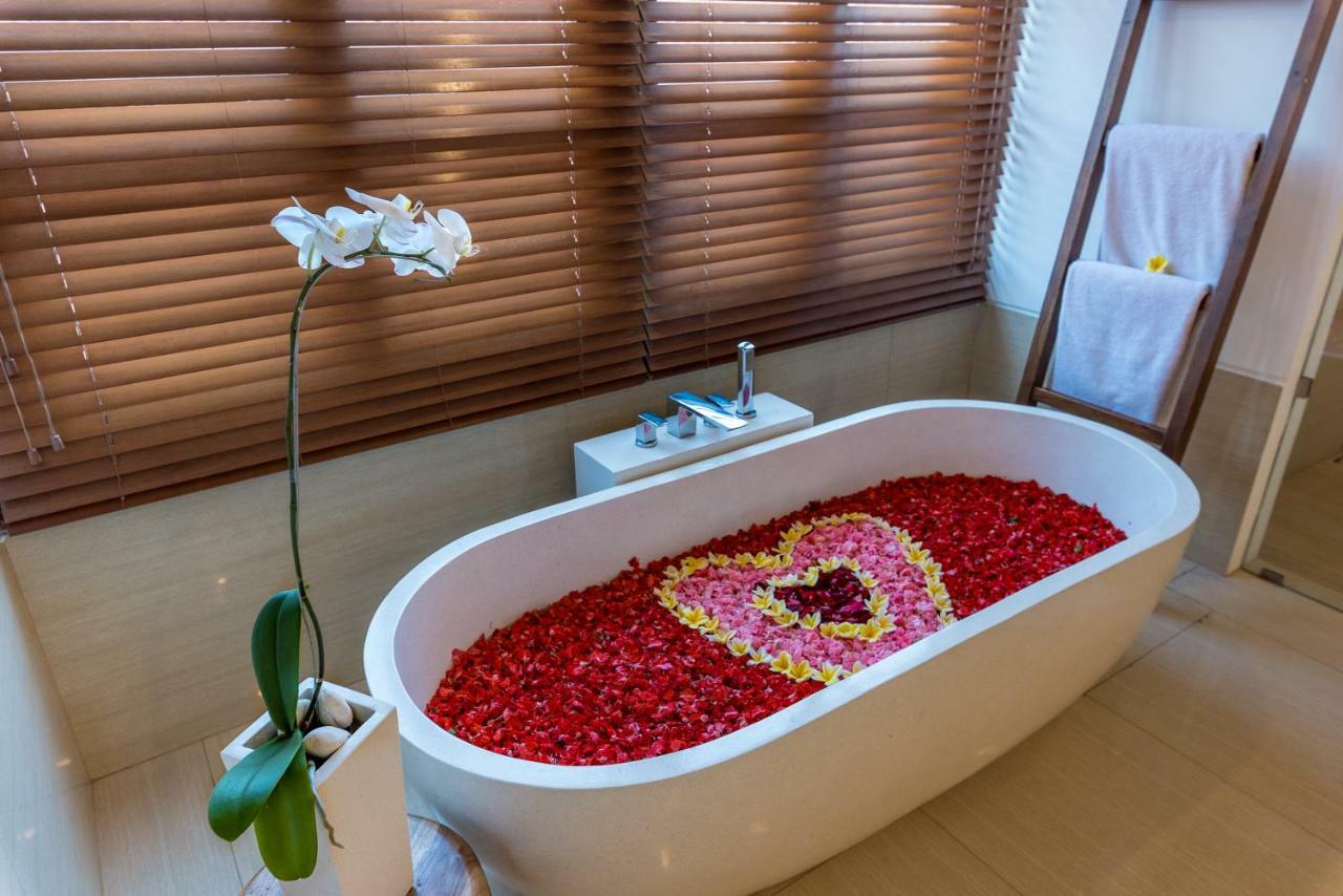 Villa Rusa Biru - Modern Villa With Private Pool And Cook In The Heart Of Berawa Canggu  Bagian luar foto