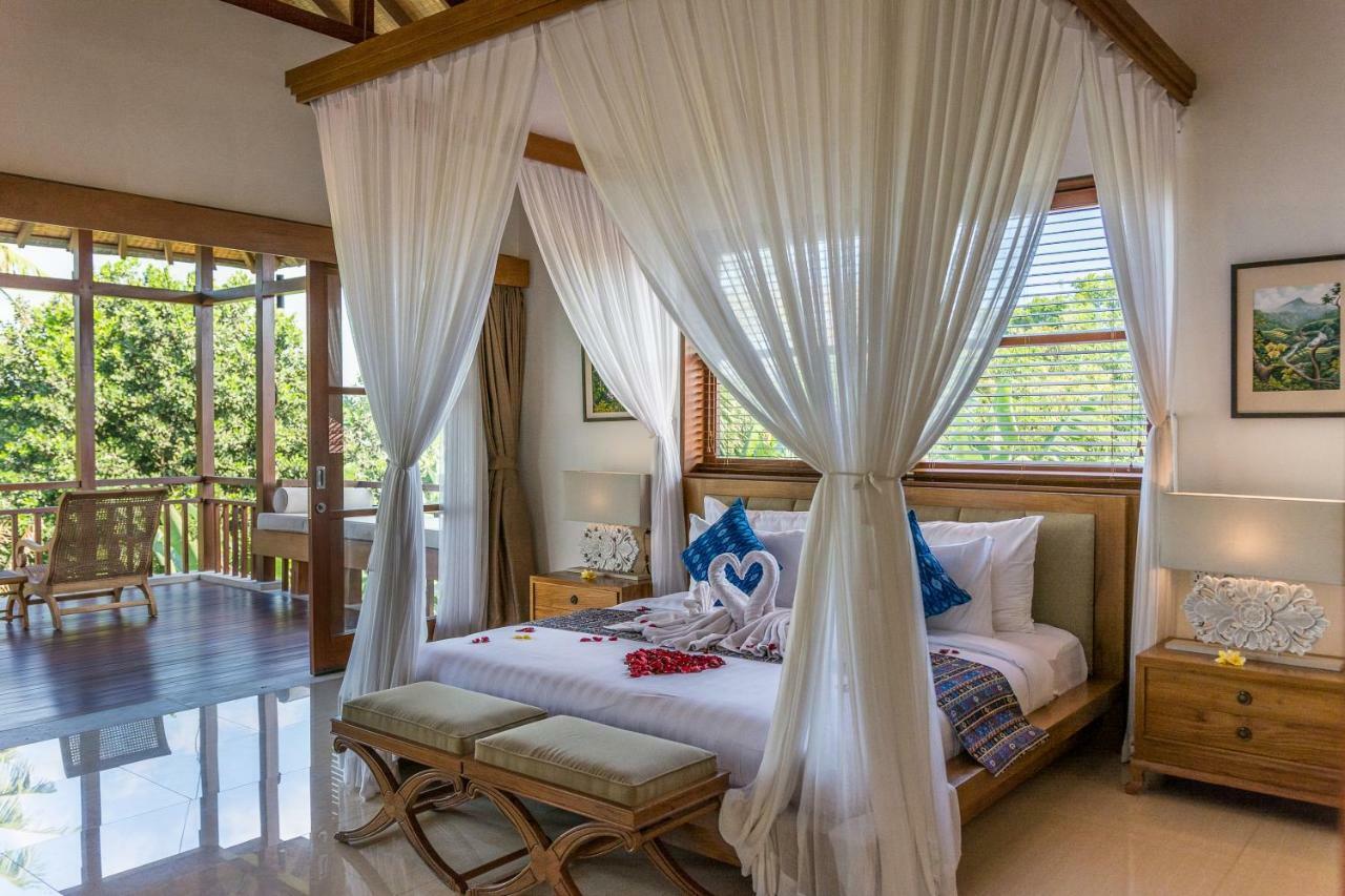 Villa Rusa Biru - Modern Villa With Private Pool And Cook In The Heart Of Berawa Canggu  Bagian luar foto