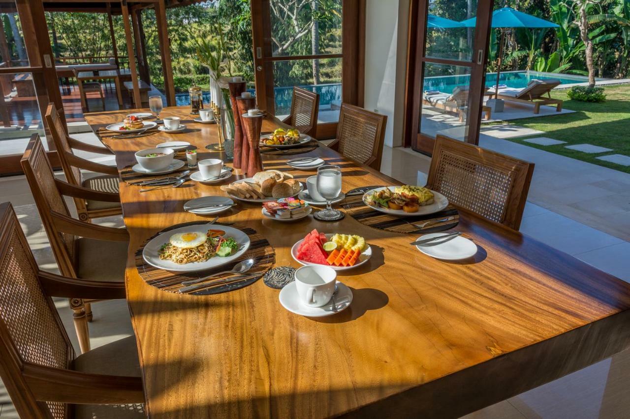 Villa Rusa Biru - Modern Villa With Private Pool And Cook In The Heart Of Berawa Canggu  Bagian luar foto